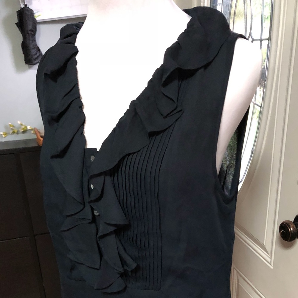 Banana Republic sleeveless top. Sz. 14. NWT!